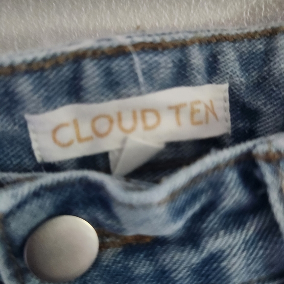 Cloud Ten Distressed Jeans Size Medium - Picture 2 of 5